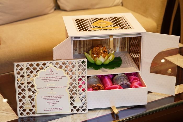 Discover our exquisite range of luxury boxes!