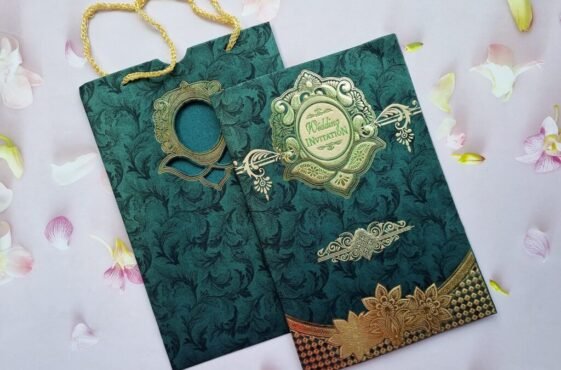 Discover our diverse selection of wedding cards!